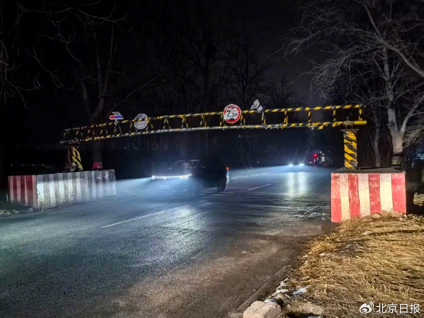 道路自动升降限高杆_左堤路违法行驶问题_永定河左堤路交通监控设施