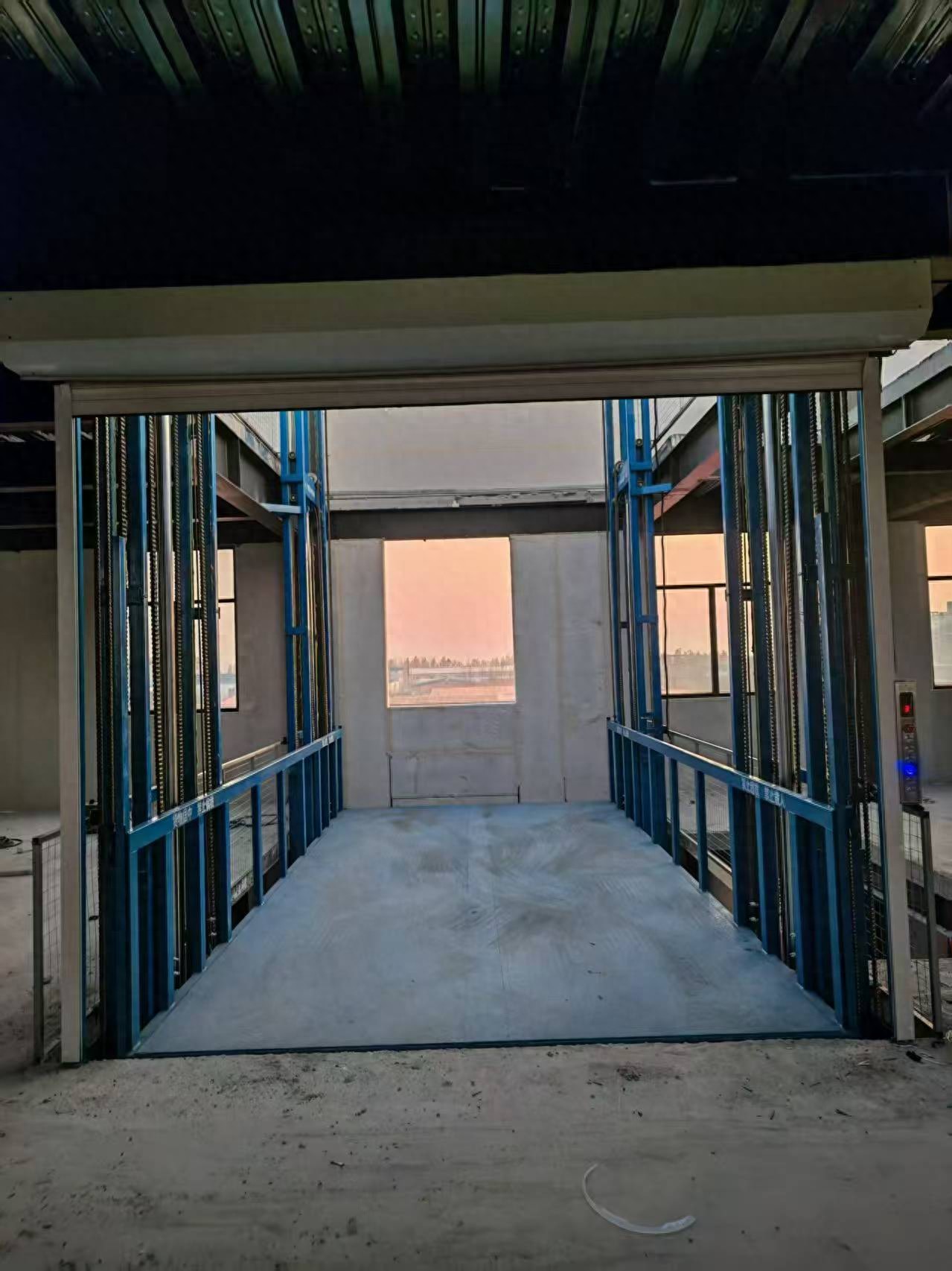 创宏智能货梯：重载稳升，工业运输硬核担当