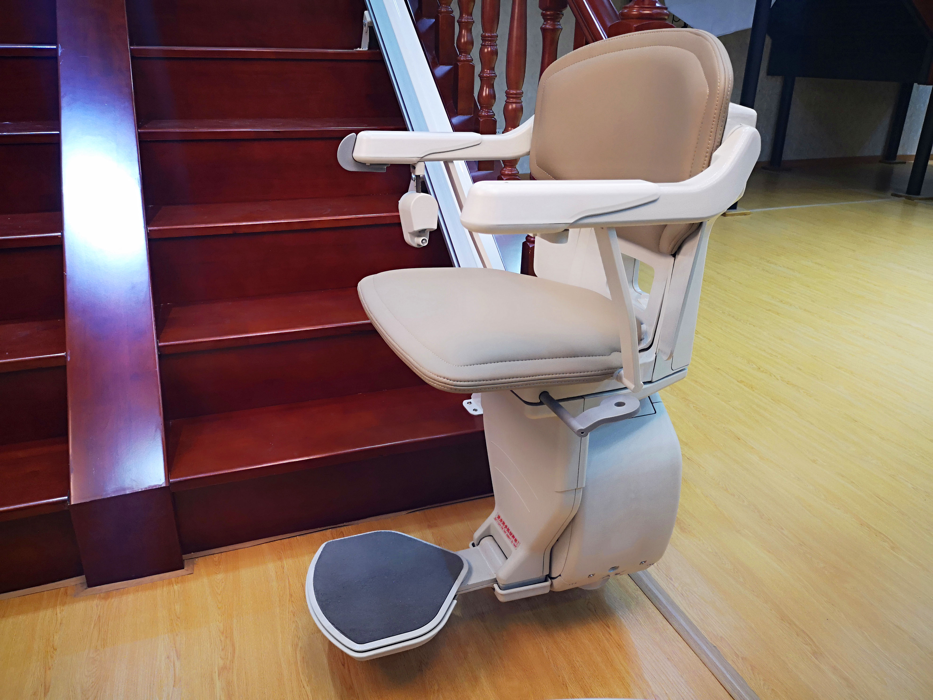 爱默信楼道座椅电梯（楼梯升降椅）全维优势_选购楼道座椅电梯（楼梯升降椅）攻略_升降货梯如何选购